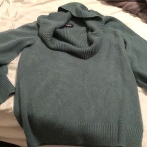 Green tunic turtle neck sweater